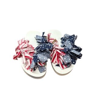 Handmade 4th of July Flip Flops |
American Flag Bows | Size 7